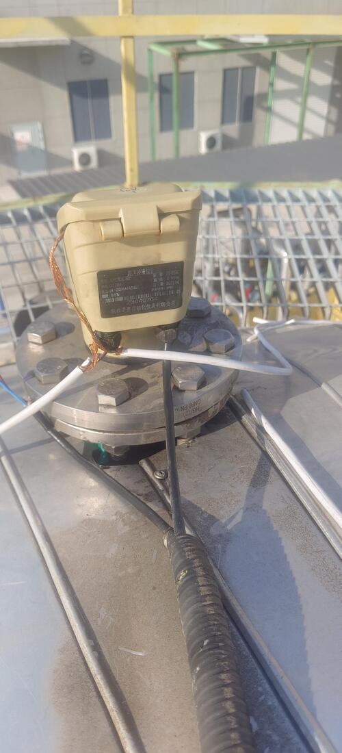 Ultrasonik level gauge: prinsip, pemilihan